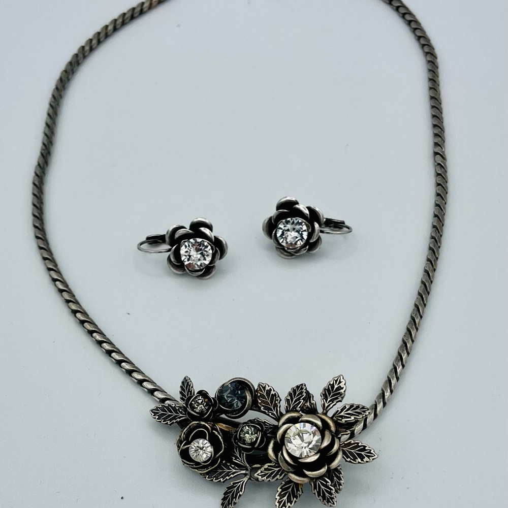 Belladonna jewelry 2pc set.Made in Canada.